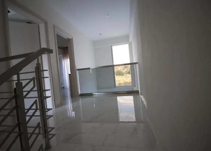 Sky Rays Luxury 公寓式酒店 3*